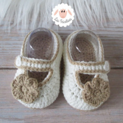 Chaussons bébé fille ballerines écrues fleurs beiges
