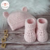 Bonnet et chaussons en maille épaisse