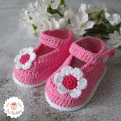 Chaussons bébé fille babies roses fleurs blanches