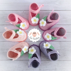 Chaussons bébé babies à fleurs blanches plusieurs couleurs