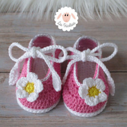 Chaussons bébé fille ballerines roses à fleurs blanches
