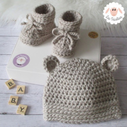 Bonnet et chaussons en maille épaisse