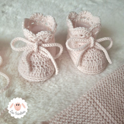 Ensemble de naissance brassière béguin chaussons en laine mérinos