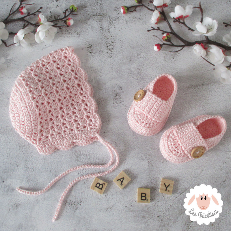 Bonnet béguin et mocassins en coton