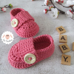 Bonnet de naissance et chaussons assortis en coton bio