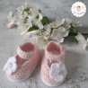Chaussons bébé fille babies rose clair fleurs blanches boutons fleuris