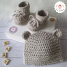 Bonnet et chaussons en maille épaisse