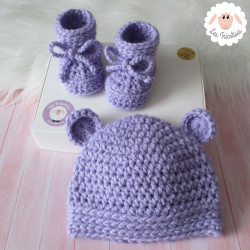 Bonnet et chaussons en maille épaisse