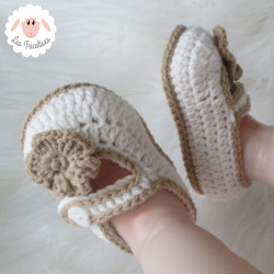 Chaussons bébé fille ballerines écrues fleurs beiges