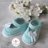 Chaussons bébé crochetés main babies vert clair et blanc