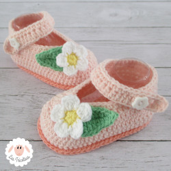Chaussons bébé babies à fleurs blanches plusieurs couleurs