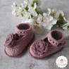 Chaussons babies vieux rose à fleurs