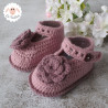Chaussons babies vieux rose à fleurs
